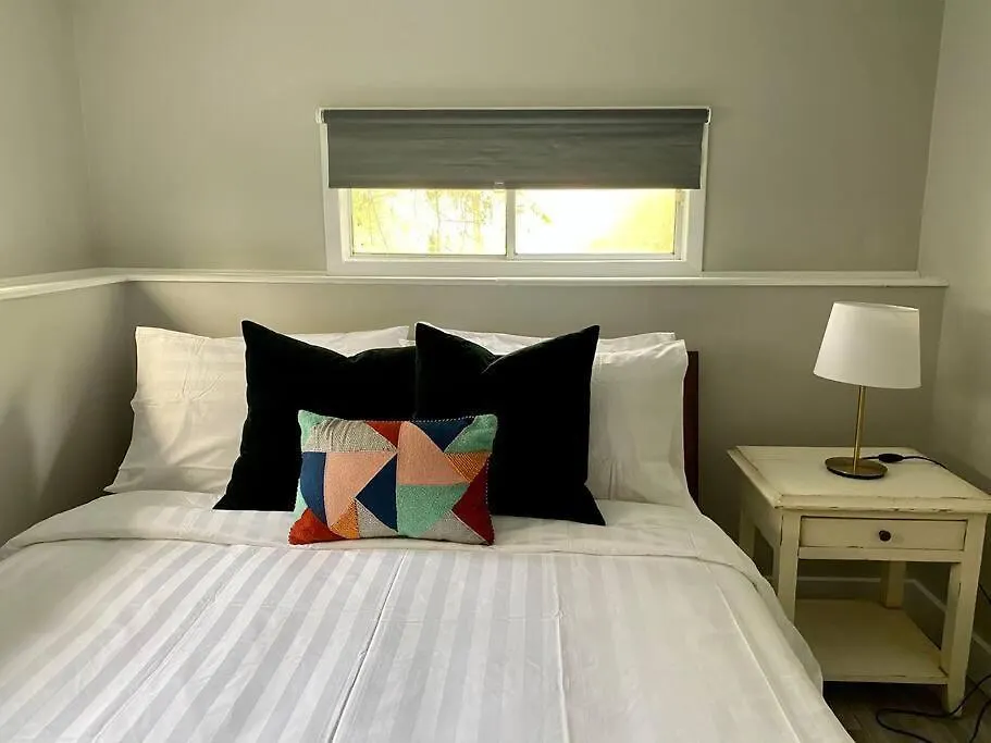Hidden Getaway, Bsmt With Back Yard Apartment Halifax